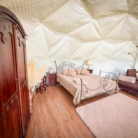 Glamping Pod Orlem