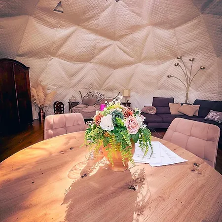 Campo de lujo Glamping Pod Orlem
